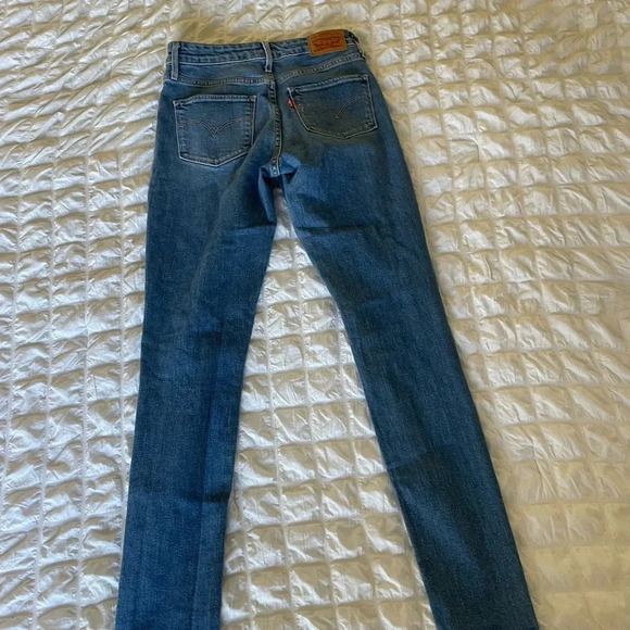 Levi’s high rise skinny denim - Picture 9 of 12